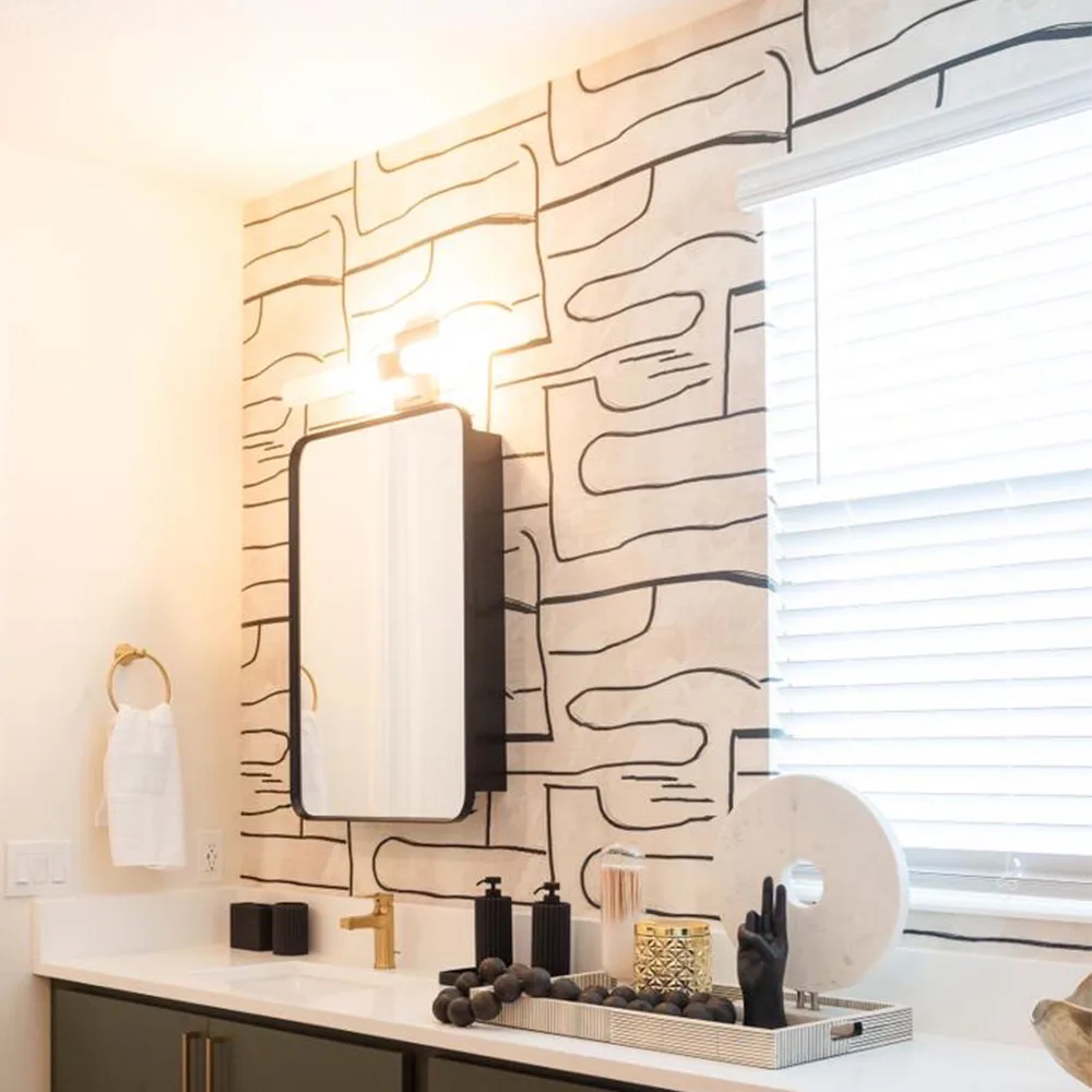 Black and white line wallpaper in a bathroom.