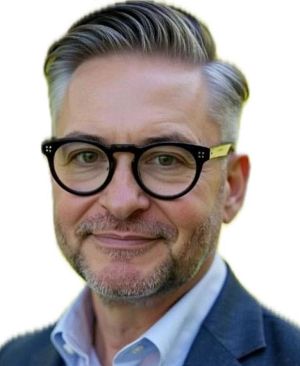 Headshot of Johnathan Sanders, President of Signature Hardware