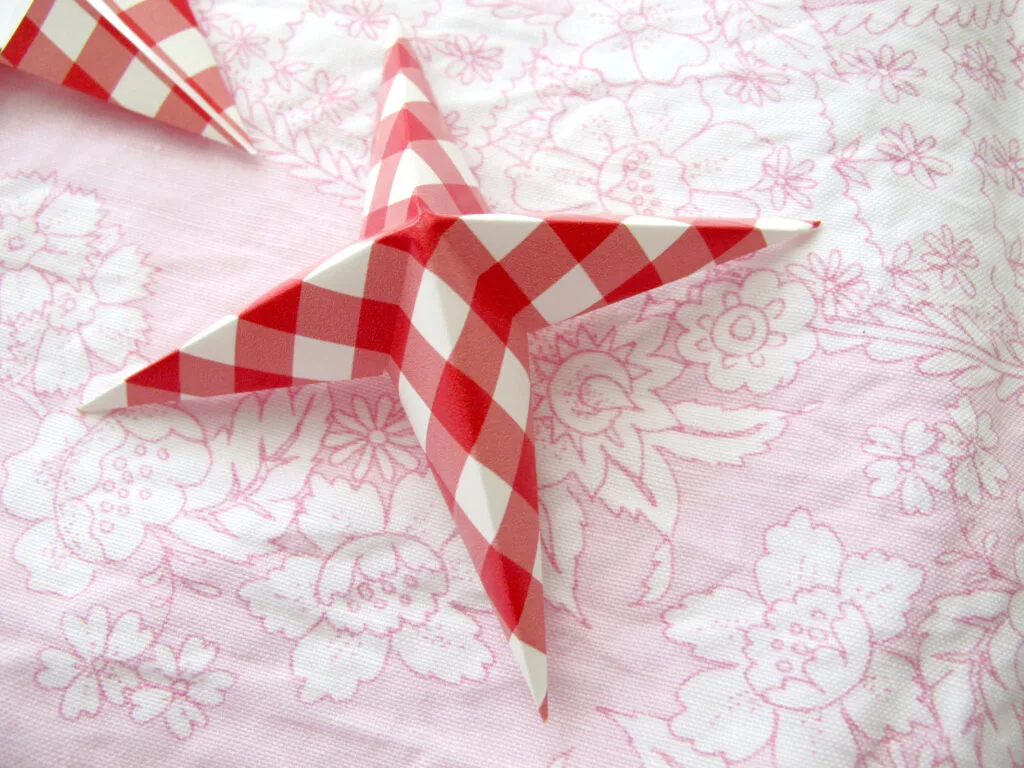 Your Complete Guide to Making Danish Christmas Stars | Spoonflower Blog 