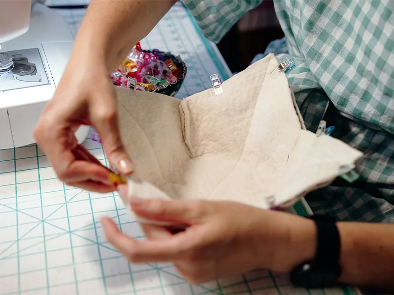 Clipping both layers of the bowl cozy together with right sides facing. The batting is facing outward.