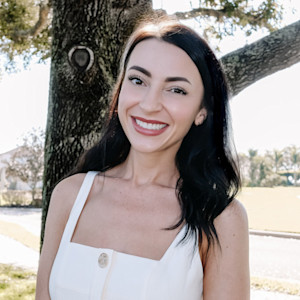 Headshot of Megan Quesenberry, the owner of The Whimsy Dog