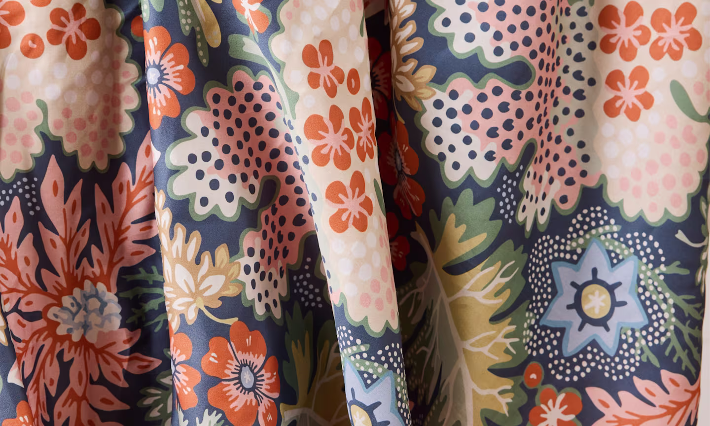 Lightweight 3.6oz extra wide cotton sateen in rustic farmhouse floral design
