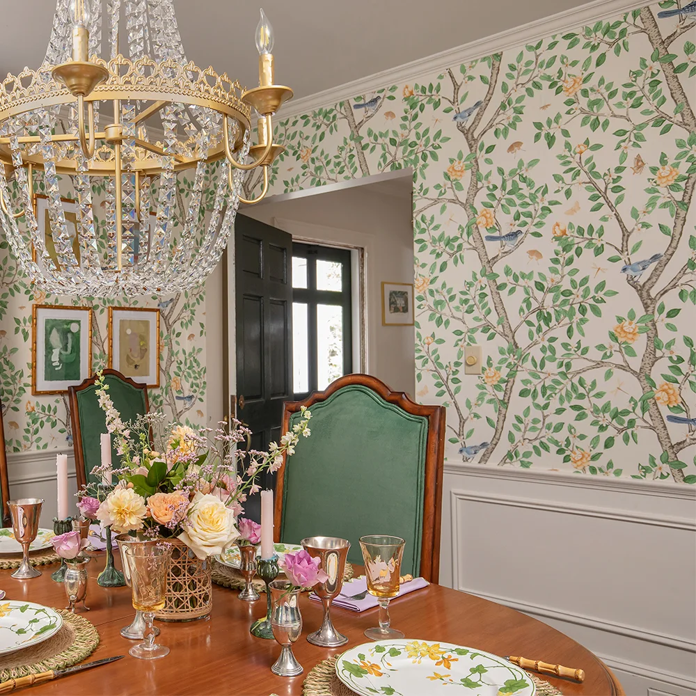 Dining room with Elsie's Garden Butterscotch on cream wallpaper.