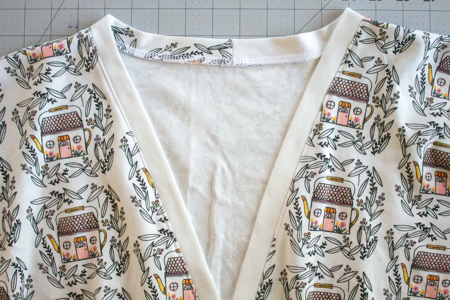 spoonflower-MEGMADE-DIY-lounge-robe-11