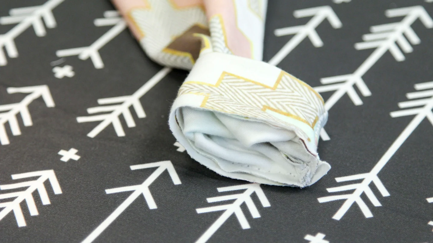 SF- Knit Baby Leggings Tutorial - Attaching Leg Cuffs to Leggings