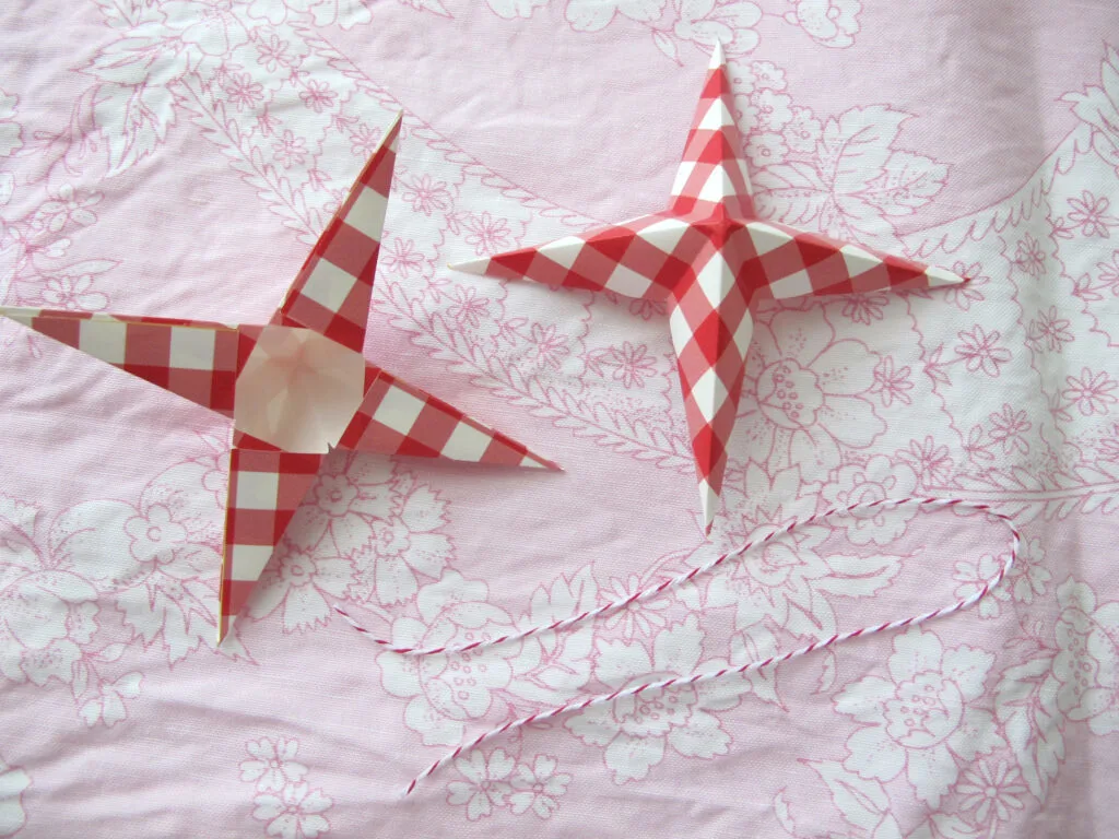 Your Complete Guide to Making Danish Christmas Stars | Spoonflower Blog 