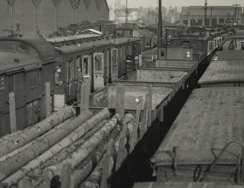 1914 - 1918 
— Trains et espionnage