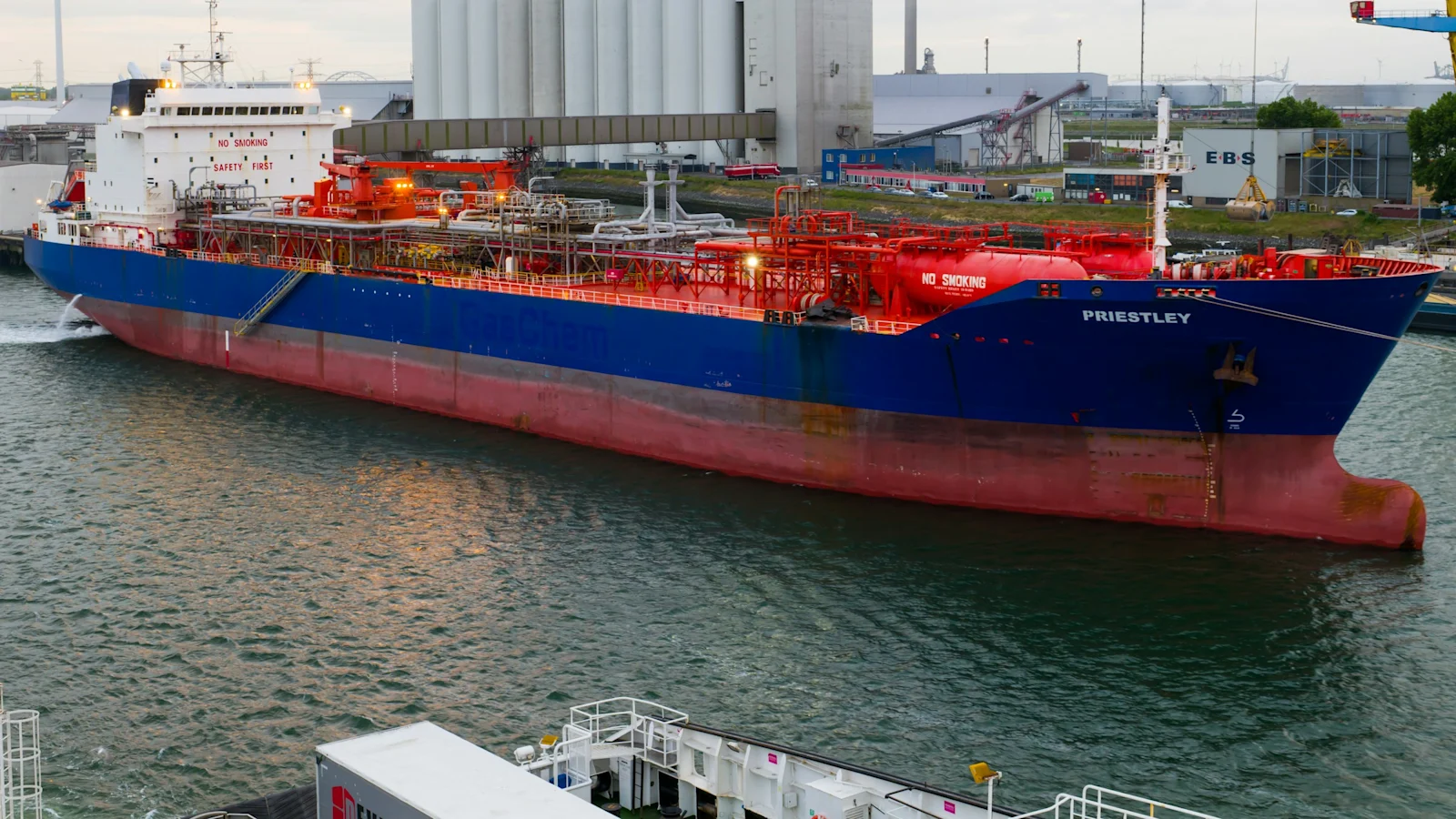What a Strait of Hormuz disruption would do to Indian power prices. Gas tanker