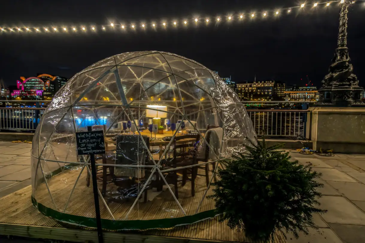 An example of restaurants using individual coverings over outdoor tables