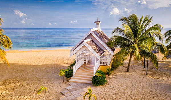 Charming wedding chapel on the beach