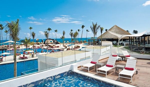 Terrace overlooking the lively pool area
