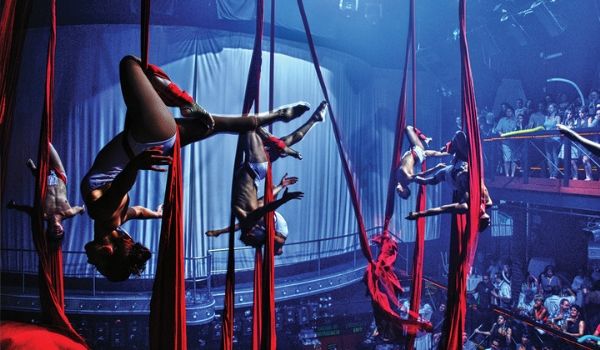 Acrobats on silk at Coco Bongo