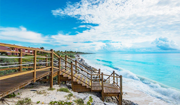 Wooden pier along beautiful stretch of Varadero Beach