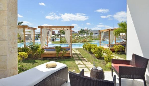 Swim-out suite with loungers and Bali beds