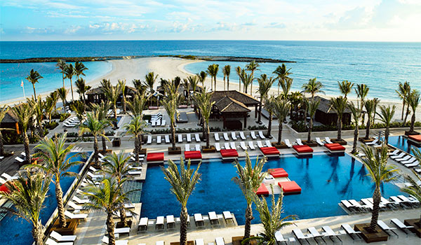 Piscine à débordement donnant sur The Cove Atlantis