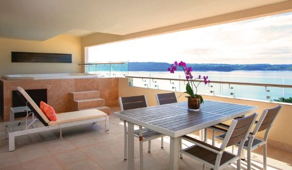 Terrasse luxueuse avec Jacuzzi et vue sur le golfe de Papagayo