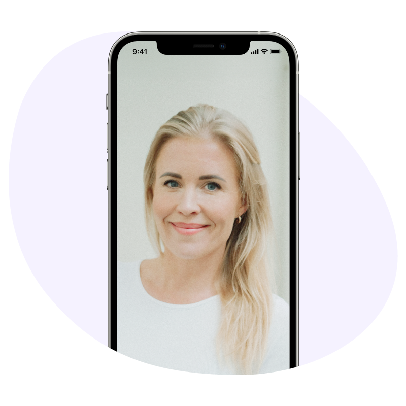 Bilde av en psykolog i en videosamtale på en iphone