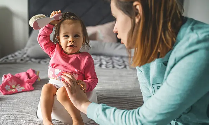 Banner Image of child & mother for article 3 Day Potty Training Method