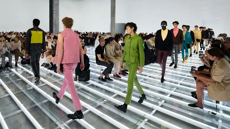 PR 26 Event SS27MenswearShow Photo Parade Derived NOLOGO 16.9 300dpi S4A2505