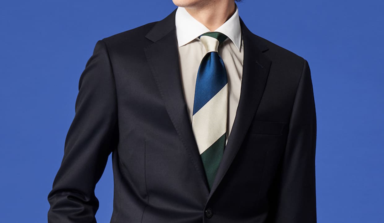ネイビースーツに合うネクタイの色柄とは 結婚式 ビジネスなどのコーディネートやポイントを紹介 Answer