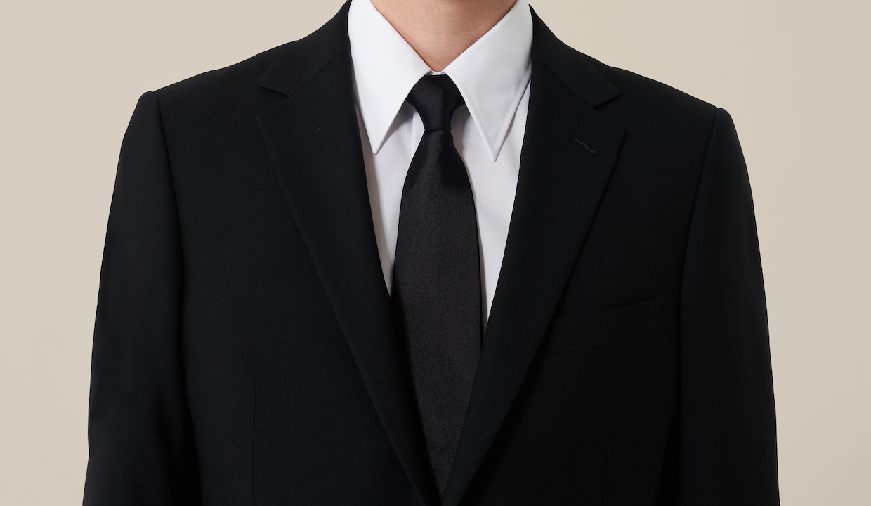 葬式のネクタイ選びの注意点とは 結び方や服装のマナーも解説 Answer