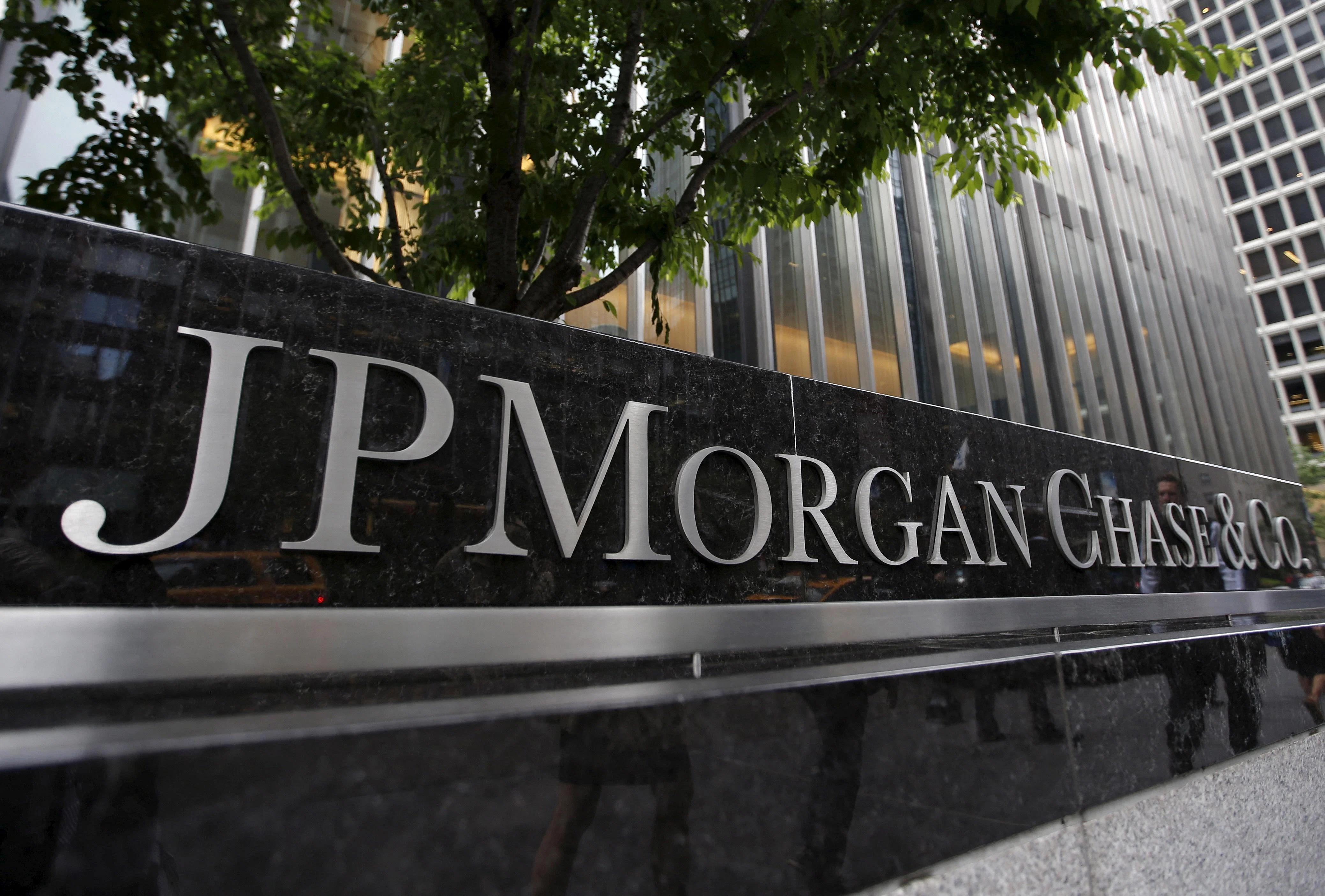 2024-03-19t155414z1607591616rc22p6azpw8brtrmadp3jpmorgan-investment-banking/