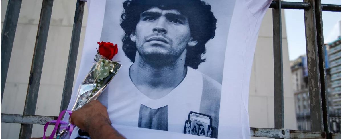 بعد أربع سنوات على وفاته.. أطباء وممرضين مسؤولين عن وفاة مارادونا إلى المحاكمة