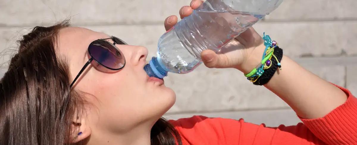 قاعدة جديدة تنسف القديمة.. كم من الماء يحتاج جسم الإنسان؟