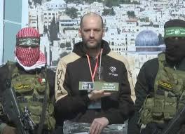 هدايا مشفّرة وشعارات تهديدية.. حماس وإسرائيل يتبادلان "الرسائل"