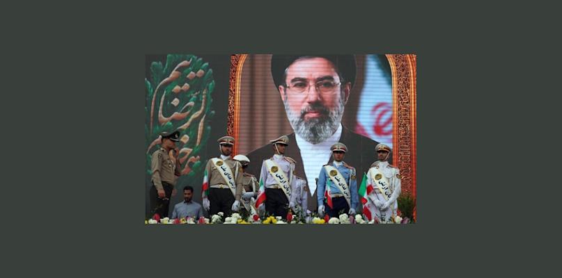 غياب مجتبى خامنئي عن تشييع والد