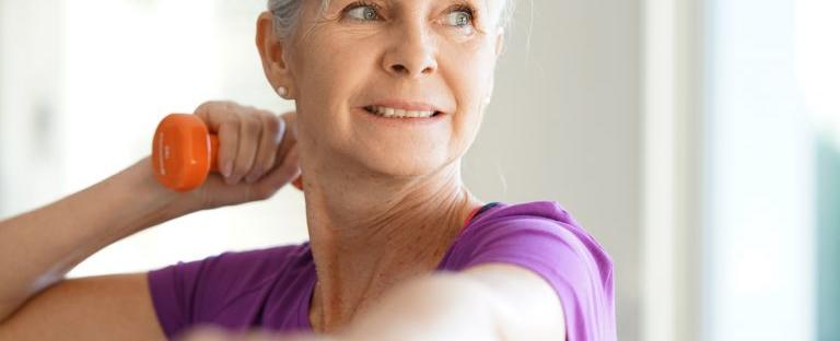 سيدات فوق الخمسين والستين: أهم ما يجب التركيز عليه لإنقاص الوزن