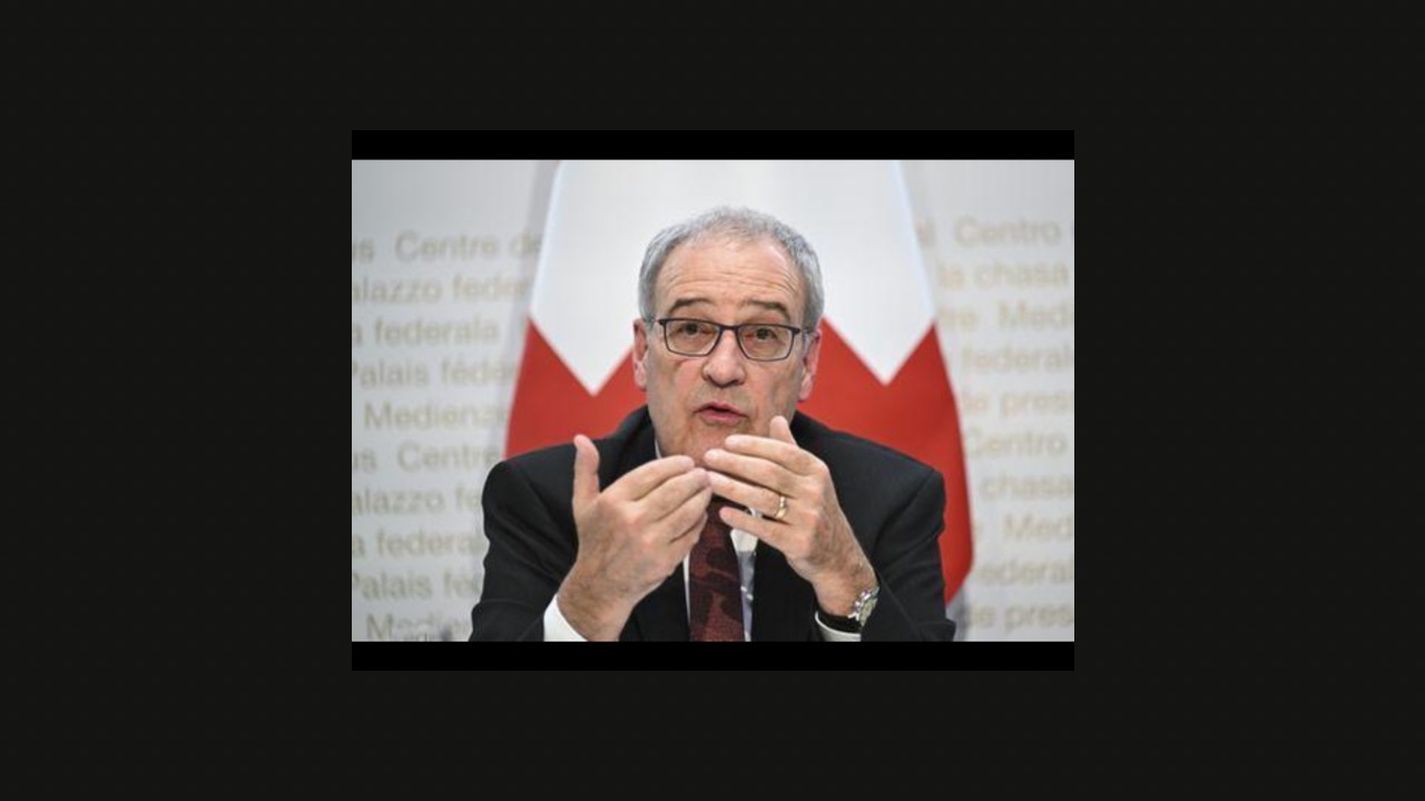 الرئيس السويسري غي بارملان يستقيل: «المقابر مليئة بمن ظنوا أنهم لا غنى عنهم»