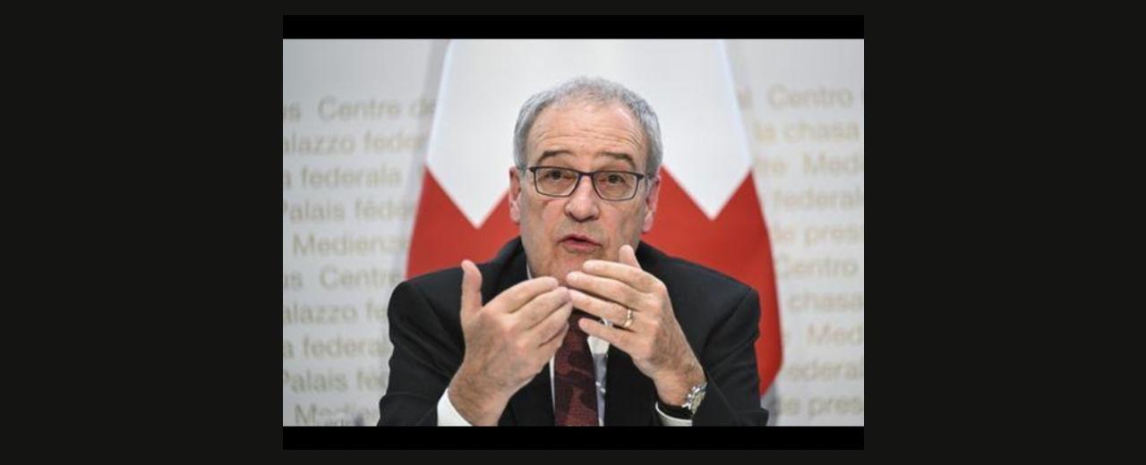 الرئيس السويسري غي بارملان يستقيل: «المقابر مليئة بمن ظنوا أنهم لا غنى عنهم»