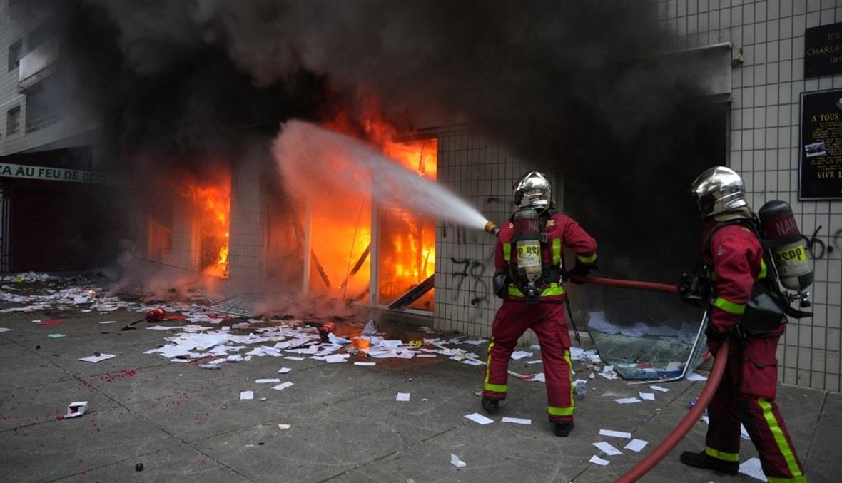 من المتكرر إلى المتكرّر": قراءة في المبادرات الماكرونية تجاه لبنان في ضوء 40 سنة من الإنتفاضات المتشابهة في فرنسا"