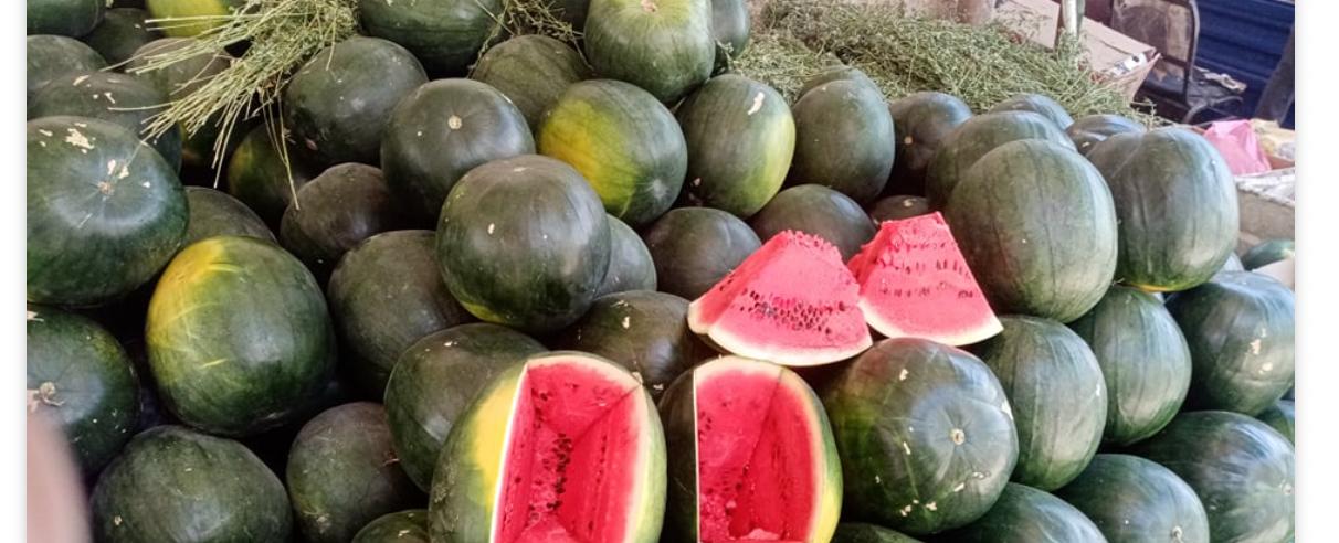 "عادة شائعة" أثناء تقطيع البطيخ... قد تؤدي إلى التسمم