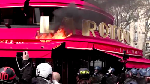 مطعم باريسي يدفع فاتورة ...ماكرون