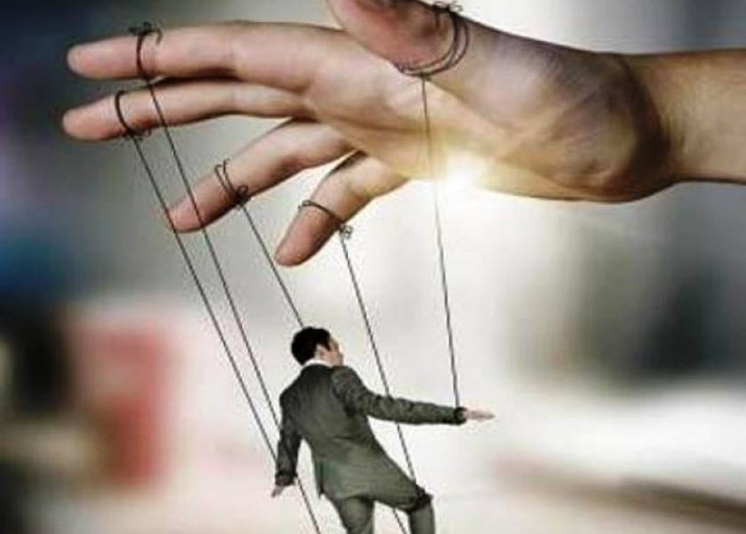 جراح الطفولة وآثارها الدائمة: جرح الخيانة وقناع المُسيطِر – الحلقة الرابعة 