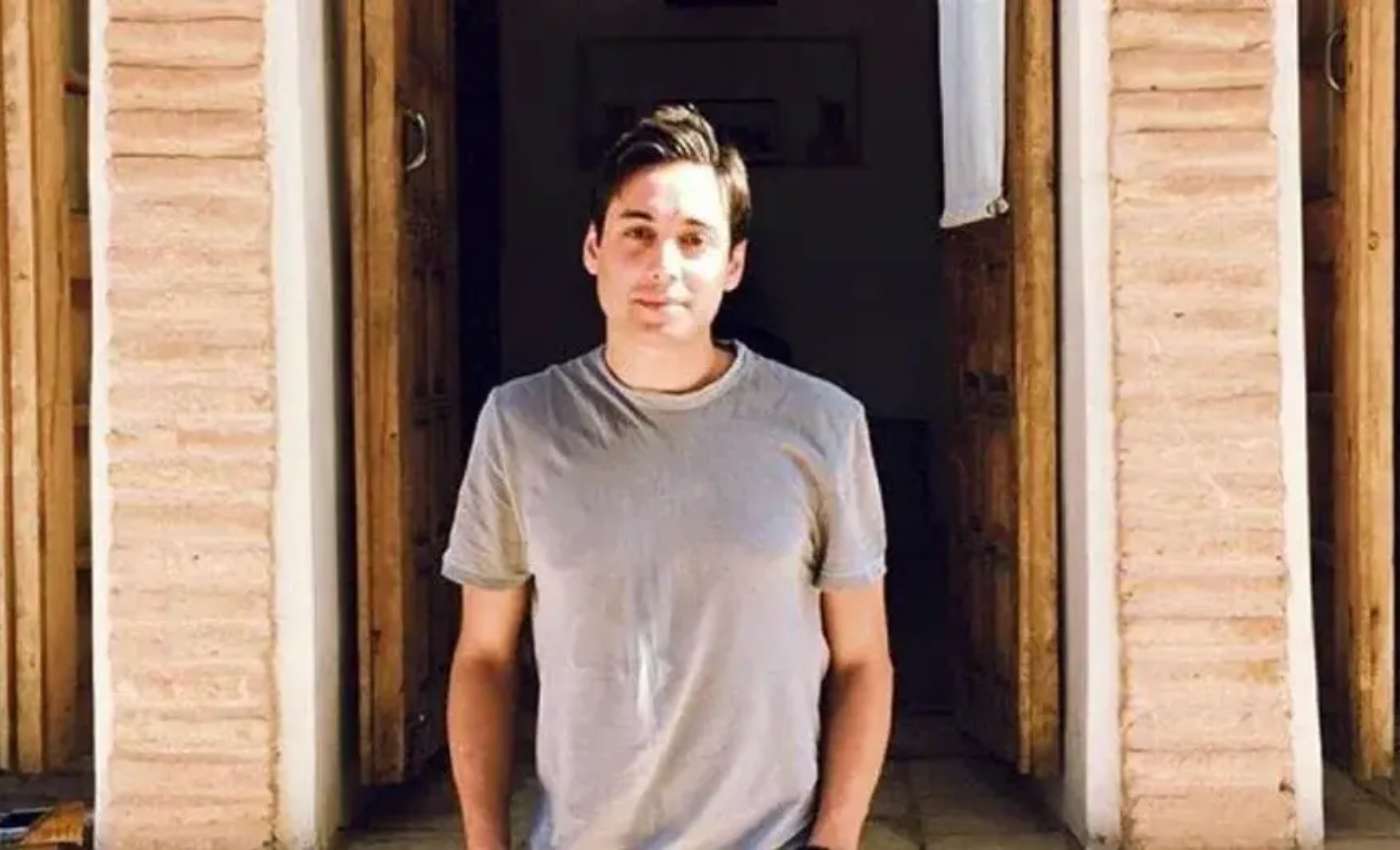 صحافي إيراني ينتحر ويحمل خامنئي المسؤولية..هذه قصته!