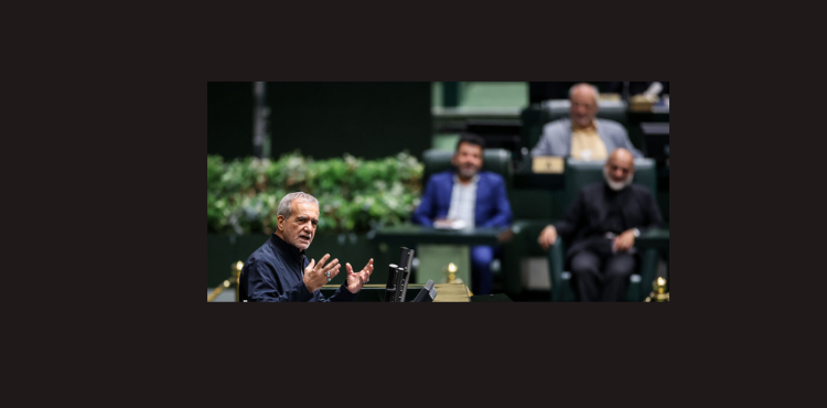 الرئيس الإيراني في دفاعه عن وزير قبيل الإطاحة به: وضعنا أسوأ مما كنا عليه في الحرب مع "صدام"