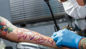 صغيرًا كان أم كبيرا.. "التاتو" يزيد من خطر الإصابة بالسرطان