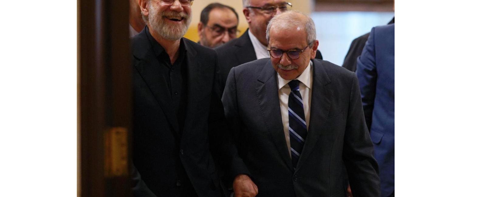 بالصور.. لاريجاني يدحض الأخبار حول استقبال سلام "الفاتر"