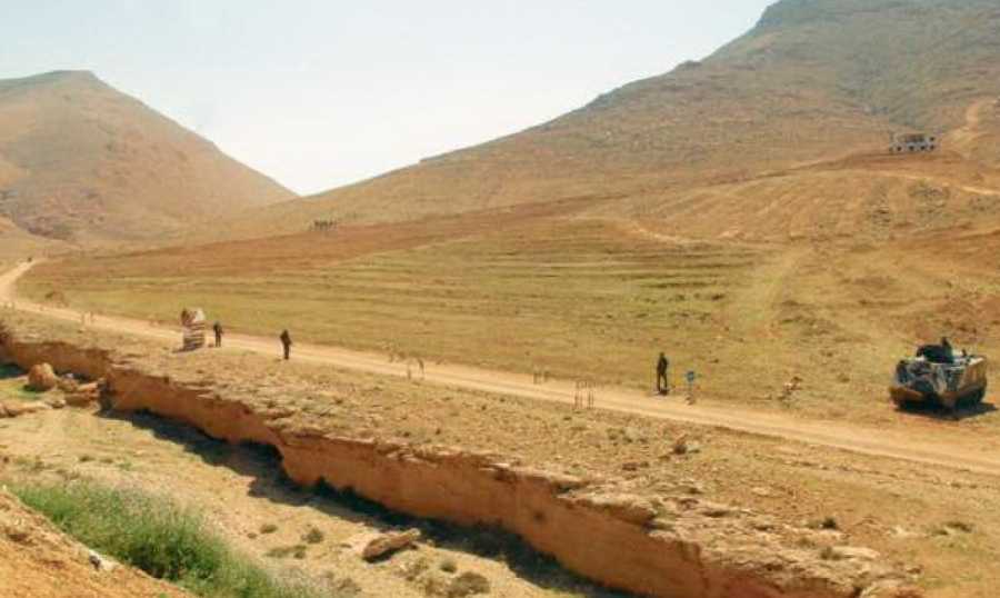  اشتباكات على الحدود.. موجة النزوح تتصاعد والمهربون يقتنصون "الفرصة"!