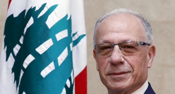 وزير الدفاع اللبناني يهدد الياس المر "بتفجير ملفات كثيرة" إن لم ...يسكت!