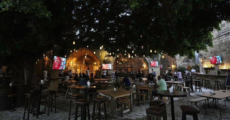 انتهاء موسم الاصطياف في لبنان  قبل أن يبدأ والخسائر بالمليارات