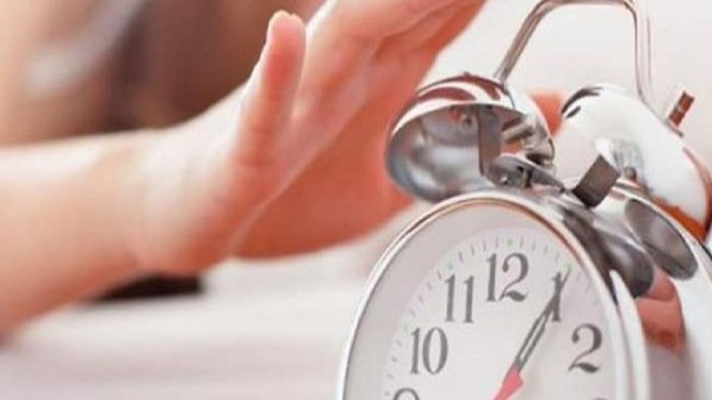 هل تجد صعوبة في الاستيقاظ صباحا؟.. جرب هذه التعديلات البسيطة