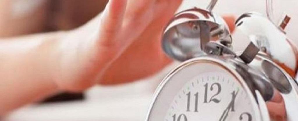 هل تجد صعوبة في الاستيقاظ صباحا؟.. جرب هذه التعديلات البسيطة