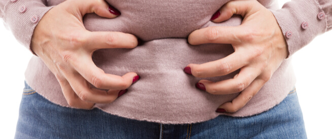 لا علاقة لها بالطعام.. أسباب "لا يدركها كثيرون" عن انتفاخ البطن