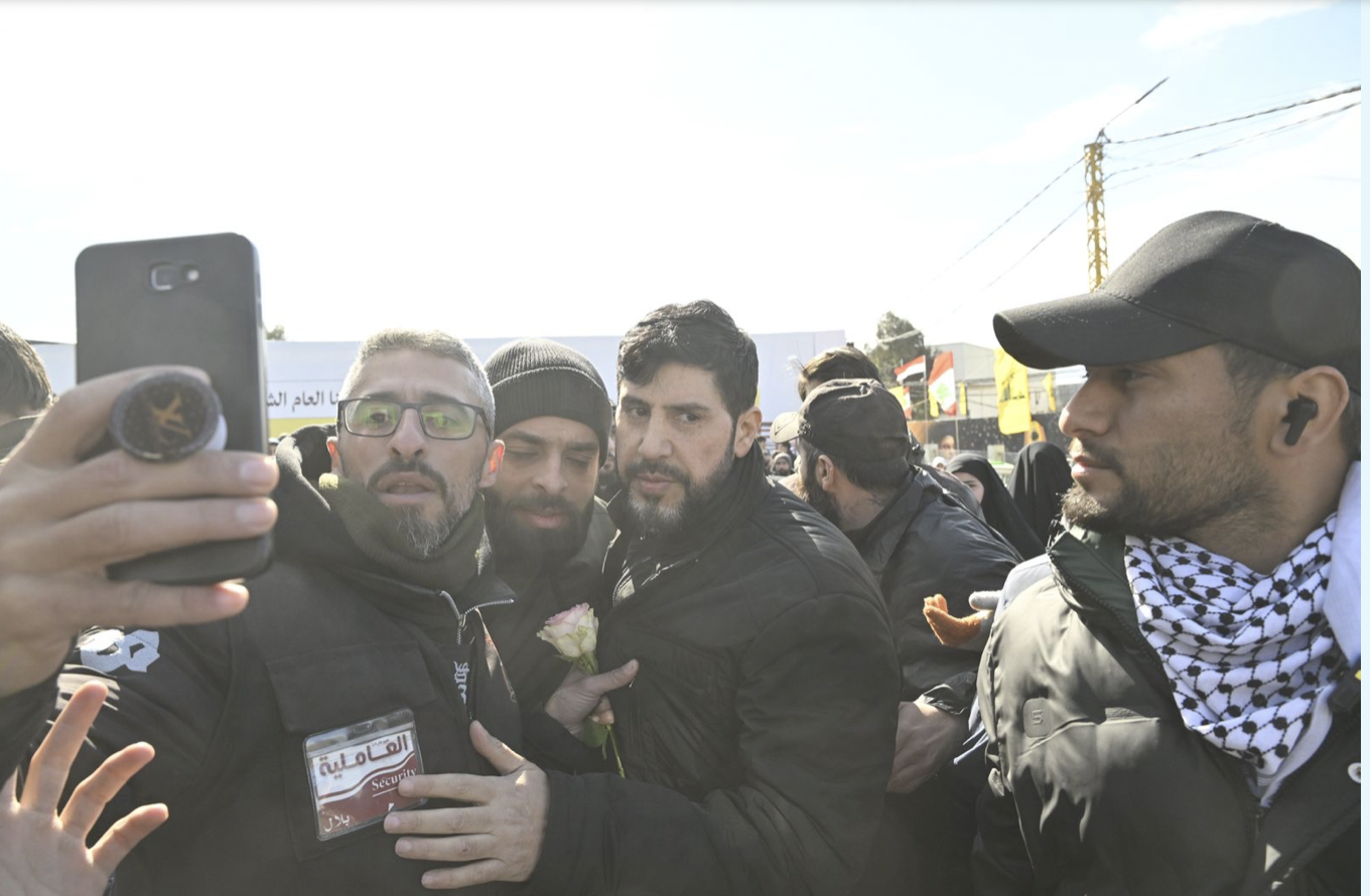 سيلفي وبكاء ولطميات... على ضريح "السيّد"