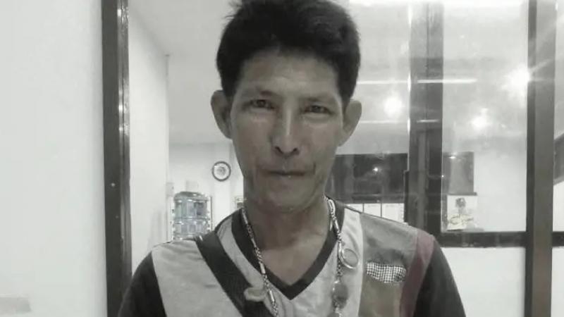 وقف وحيدا وظهره للحيوانات.. أسود تقتل حارسها المستسلم