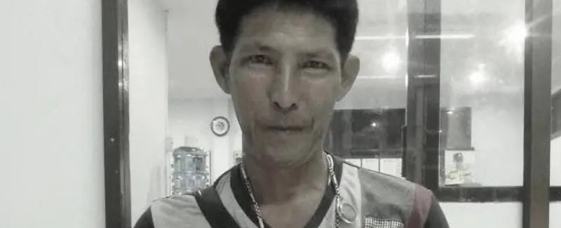 وقف وحيدا وظهره للحيوانات.. أسود تقتل حارسها المستسلم